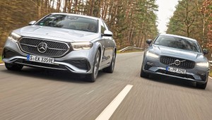 Mercedes E 400 e kontra Volvo S90 T8. Różnica w cenie była decydująca