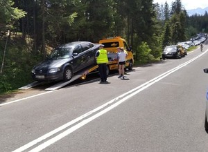 Najazd turystów na Tatry i wielkie odholowywanie ich aut