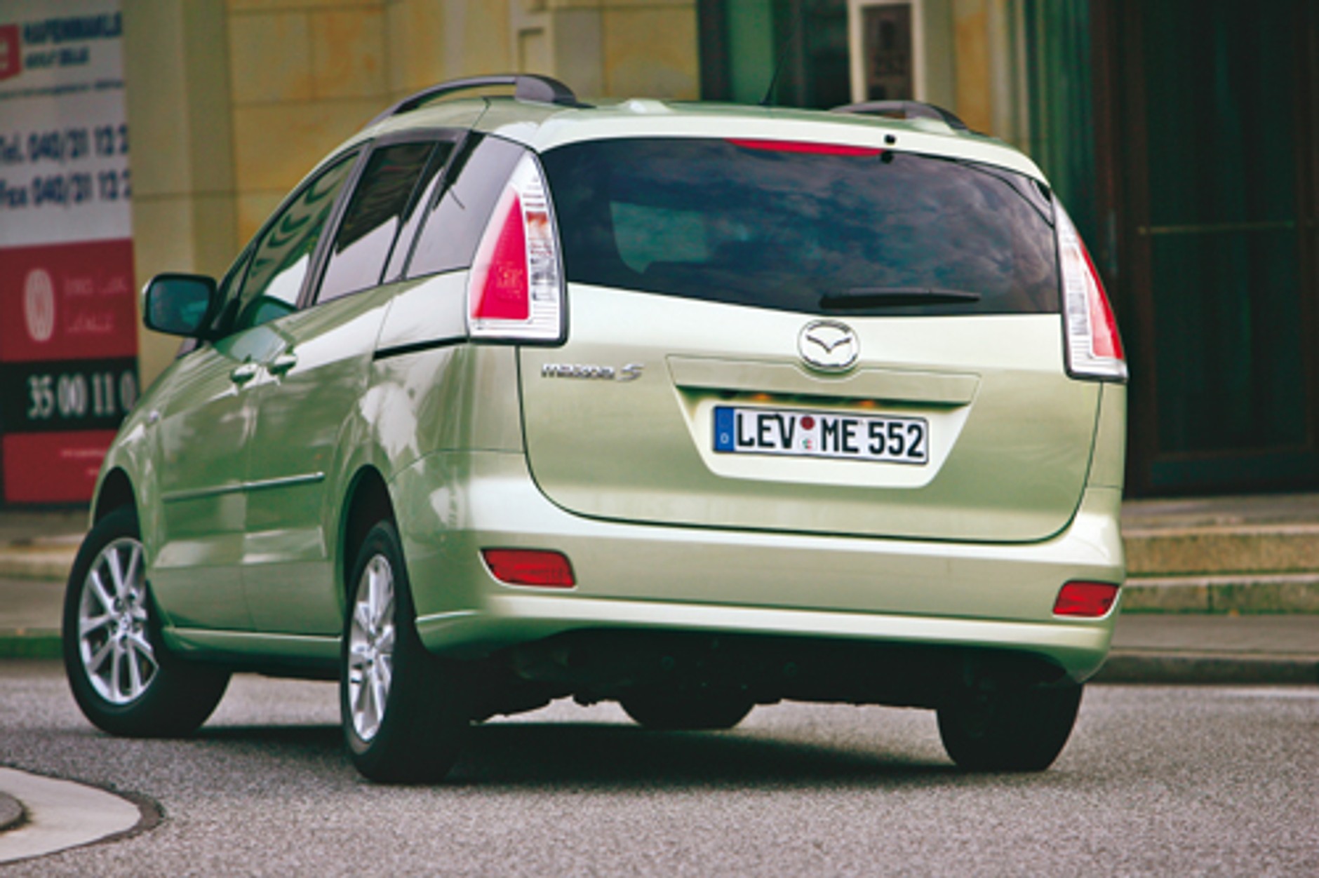 Cztery minivany z silnikami diesla