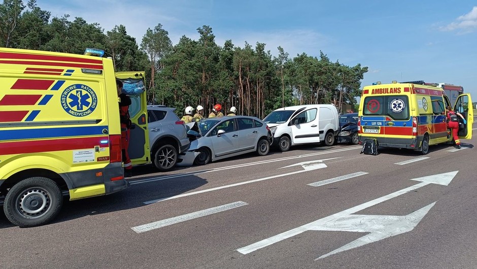 Obraz pochodzący z serwisu https://chelm.policja.gov.pl/lch/informacje/aktualnosci/146785,Chelmscy-dzielnicowi-wracajac-z-zawodow-pomogli-poszkodowanym-w-wypadku.html