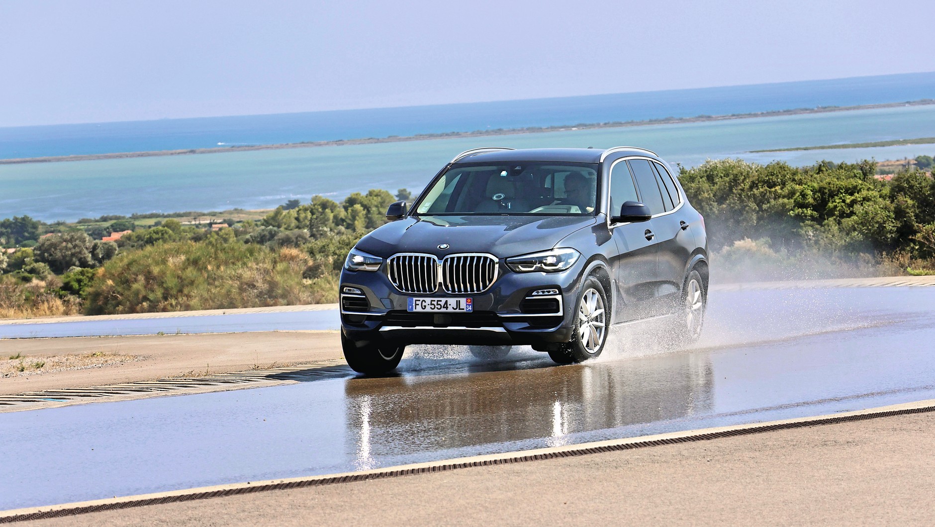 Test opon letnich do SUV-ów 2025: próby na suchej i mokrej drodze zostały wykonane na torze testowym Goodyeara w południowej Francji.