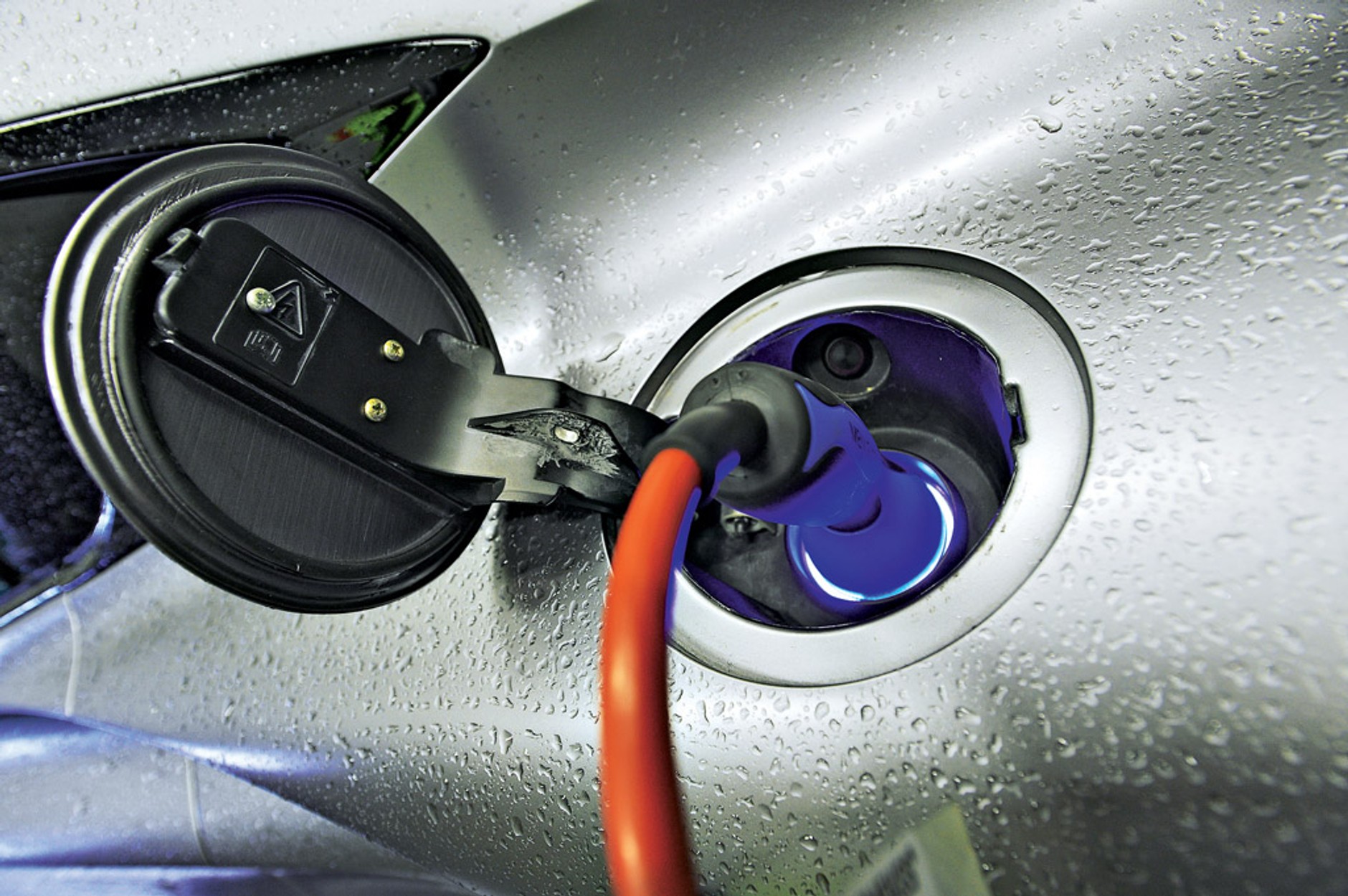 Infiniti Emerg-e: samochód mknący w milczeniu