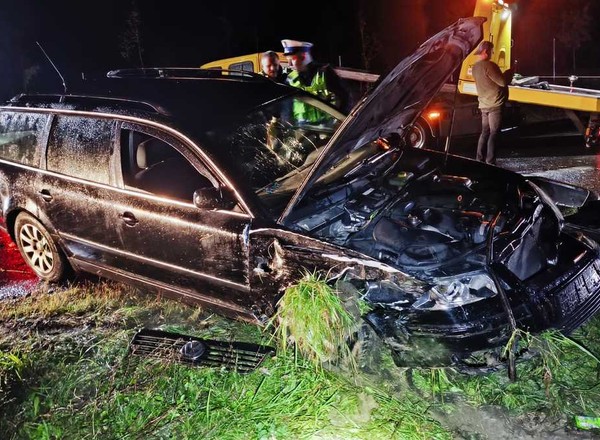 Jeden wpadł Jeepem do rowu, a drugi staranował Passatem wozy strażackie