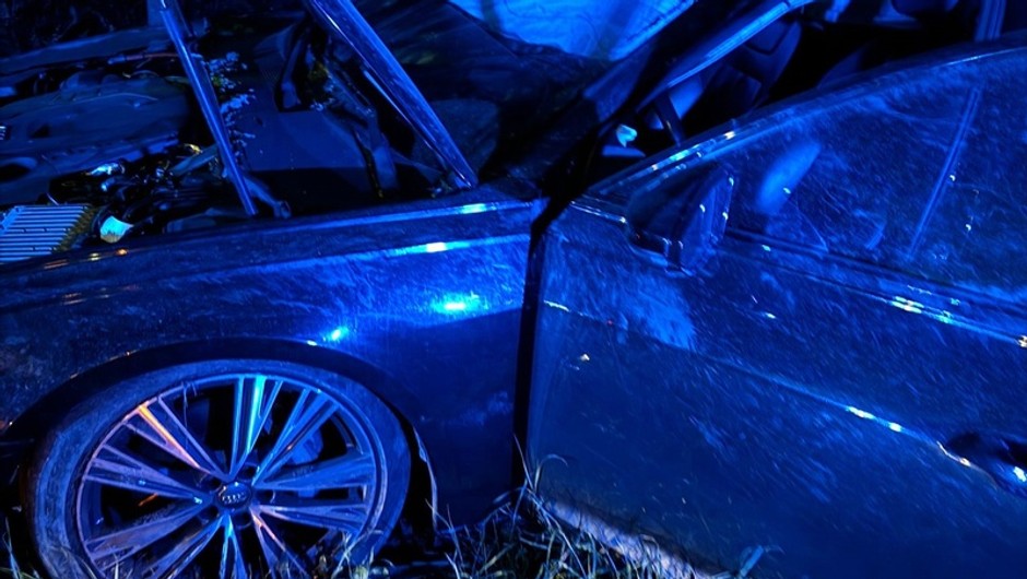 Obraz pochodzący z serwisu https://wroclaw.policja.gov.pl/dwr/aktualnosci/bieza/122427,Wpadl-przez-zamontowany-w-aucie-system-ecall-ktory-powiadomil-sluzby-ratunkowe-o.html