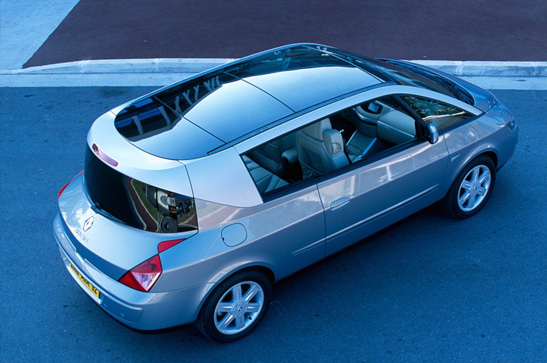 Historia Renault w fotografii (180 zdjęć z lat 1898 - 2008)