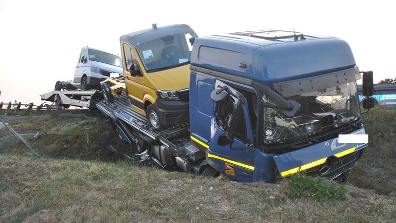 27-latek, który na drodze S5 ładował na lawetę zepsuty samochód, zginął po potrąceniu przez ciężarówkę