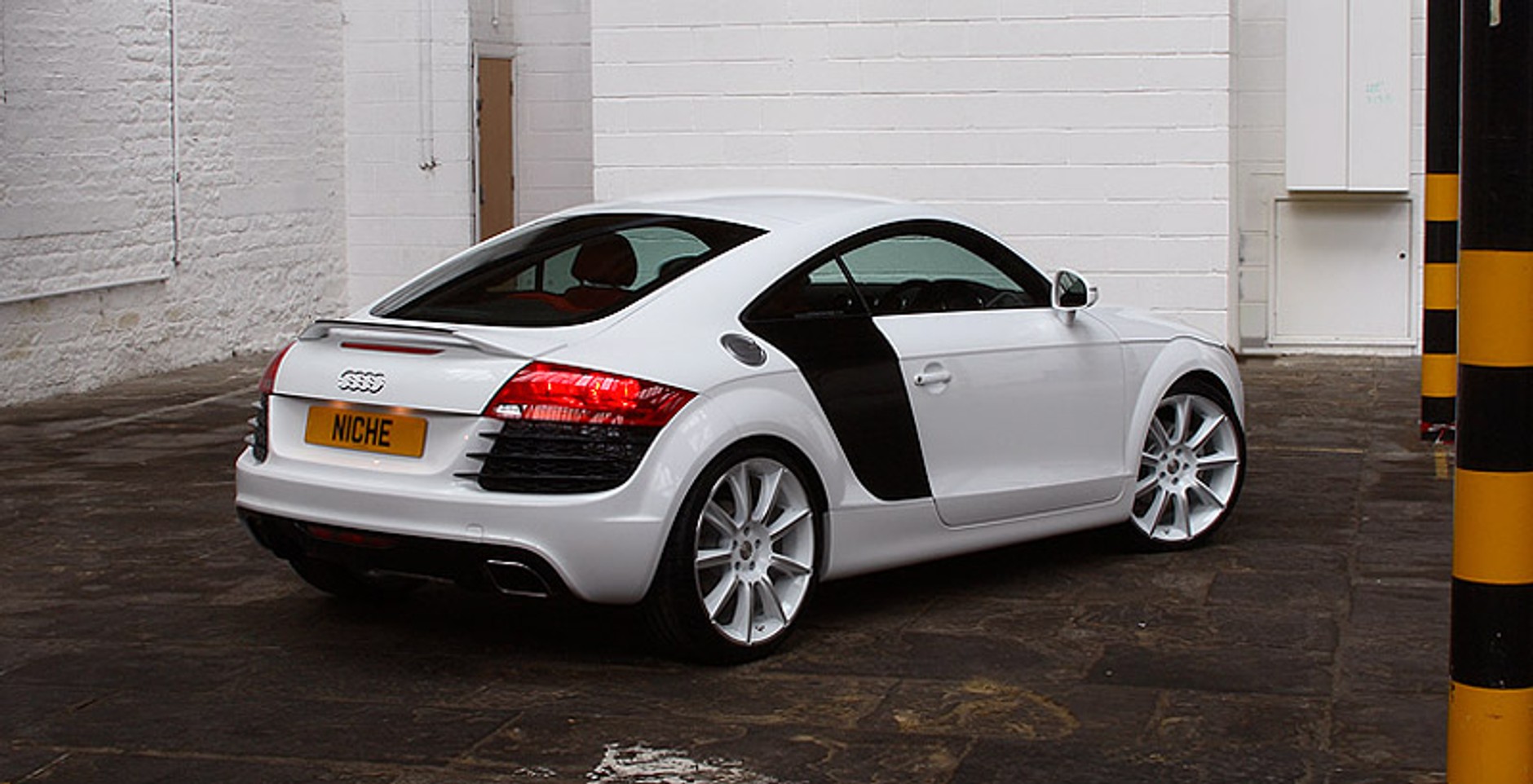 Audi TT: efektywne ubranko w stylu R8