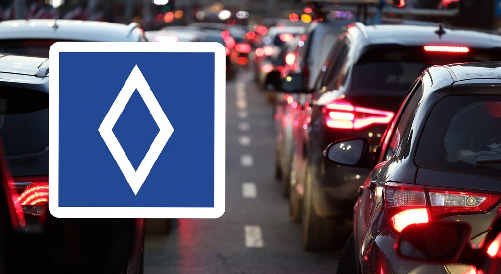 Nowy znak w Europie. Co oznacza biały romb na niebieskim tle?