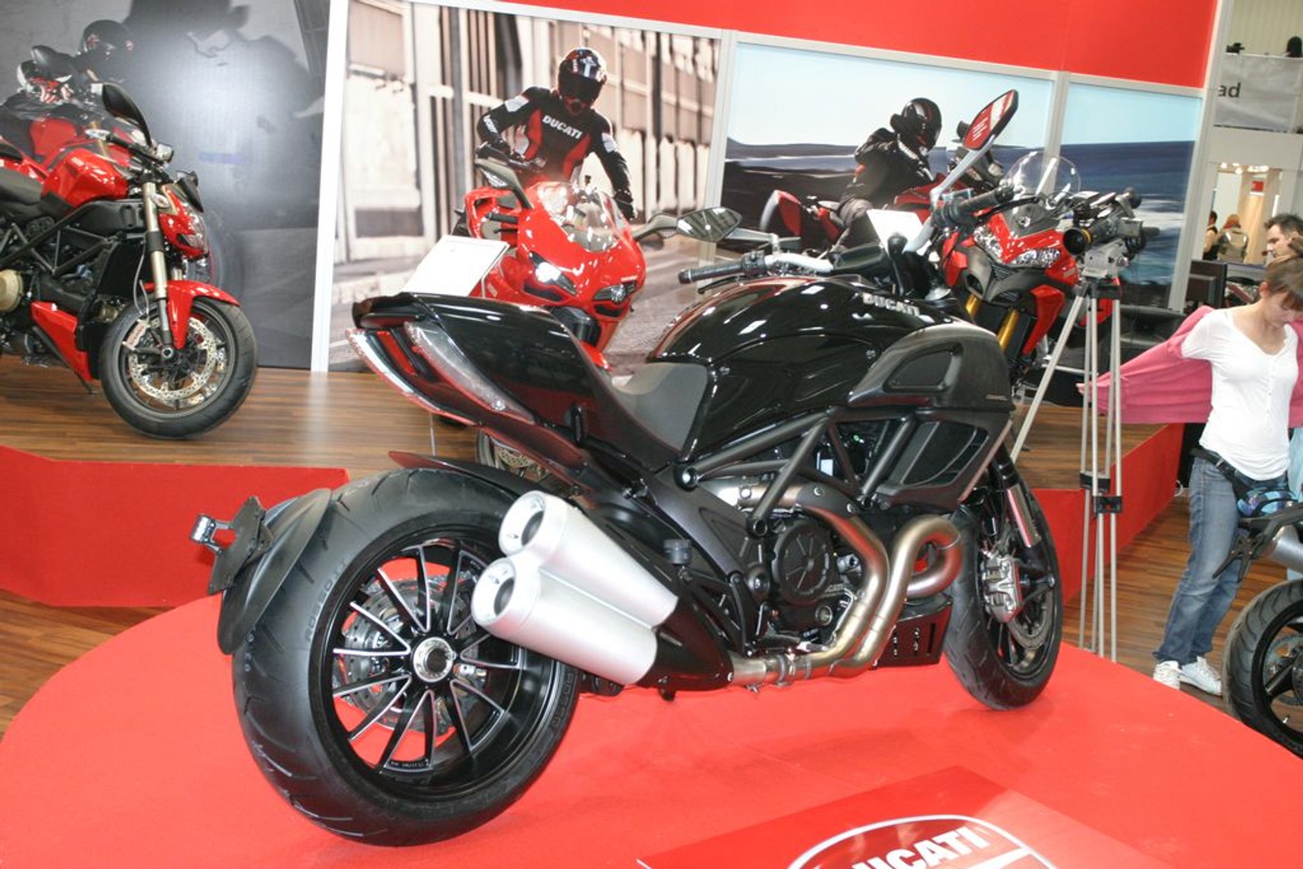 III Ogólnopolska Wystawa Motocykli i Skuterów: premiery i atrakcyjne hostessy (galeria)