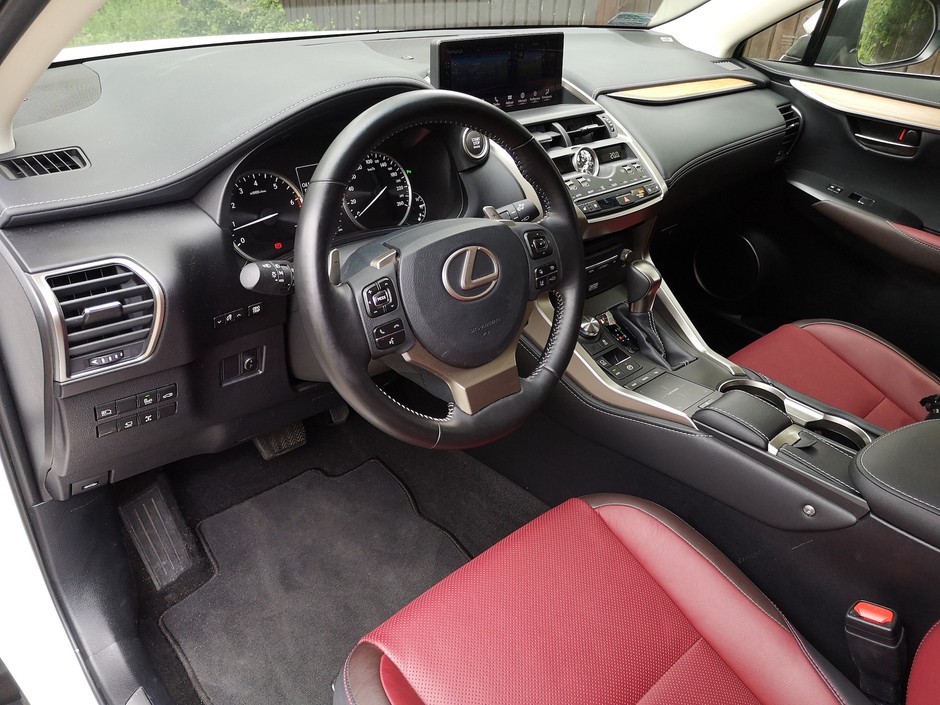 Lexus UX kontra Lexus NX