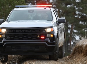 Pościg policyjnym pickupem? Czemu nie, Chevrolet stworzył właśnie wyścigowe Silverado