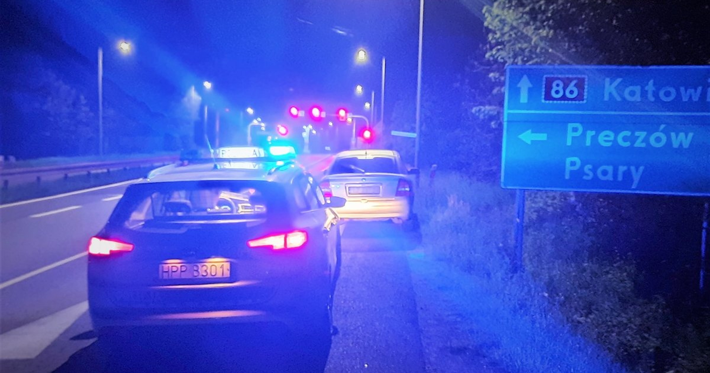 Obraz pochodzący z serwisu https://bedzin.policja.gov.pl/ka1/informacje/wiadomosci/385672,Zatrzymany-na-drodze-rozwiazal-worek-przestepstw.html