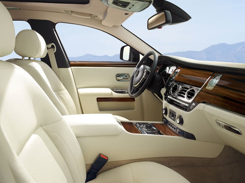 IAA Frankfurt 2009: Rolls-Royce Ghost - nowa rodzina w fotogalerii