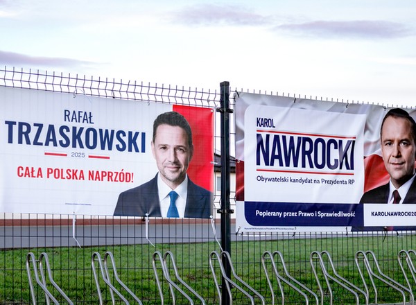 Sprawdziliśmy, czym jeżdżą kandydaci na prezydenta. Mentzen z najdroższą furą, Senyszyn z najstarszą?
