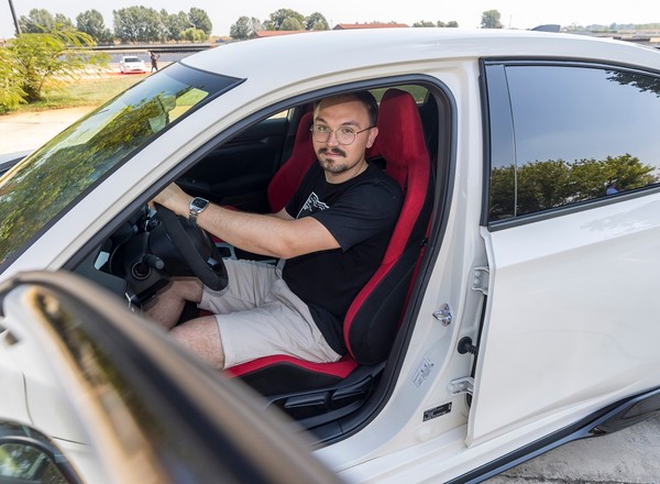Przewieźli mnie nową Hondą Civic Type R po torze. Wciąż "nie wiem", ile ma koni
