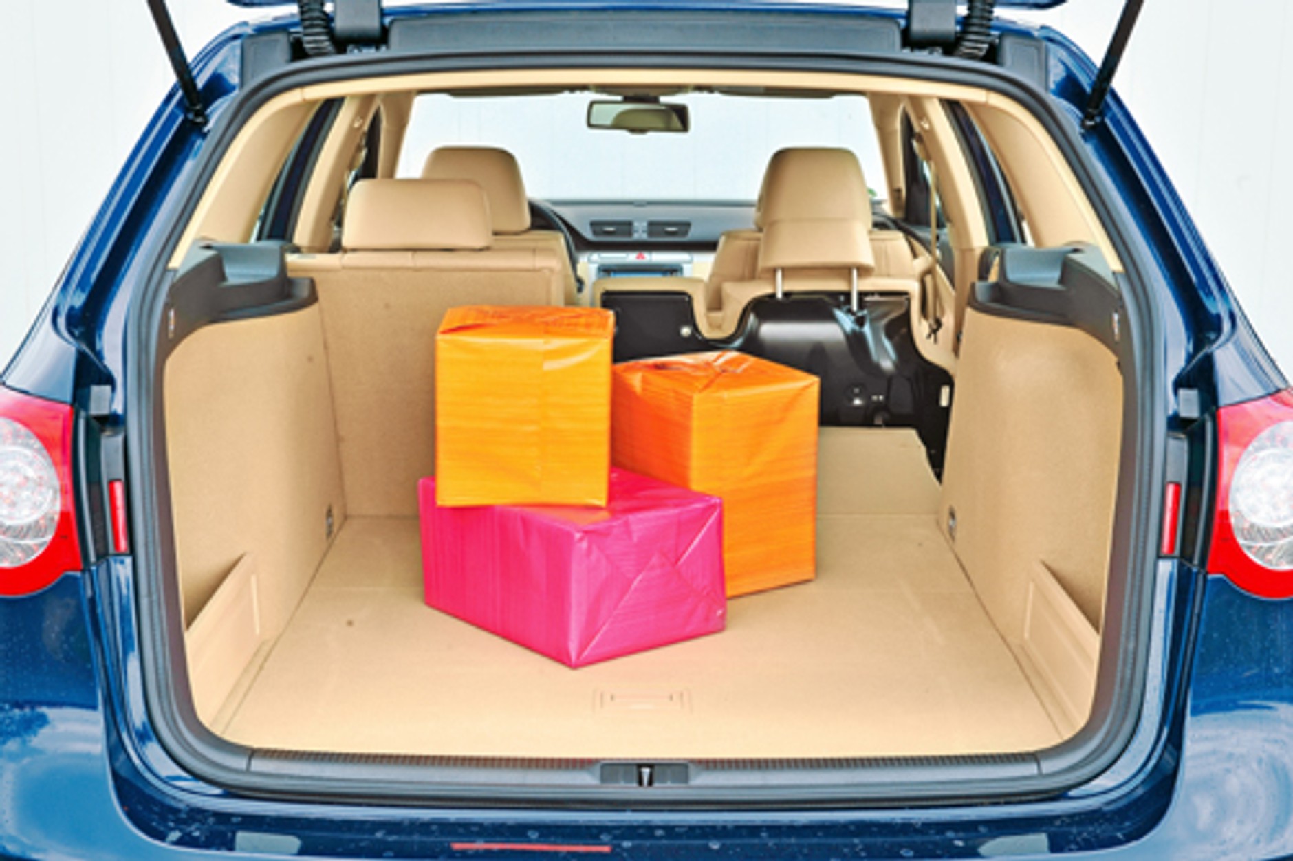 Volkswagen Passat kontra Renault Laguna, Ford Mondeo i Citroen C5 - Nowe turbo kombi na wakacje