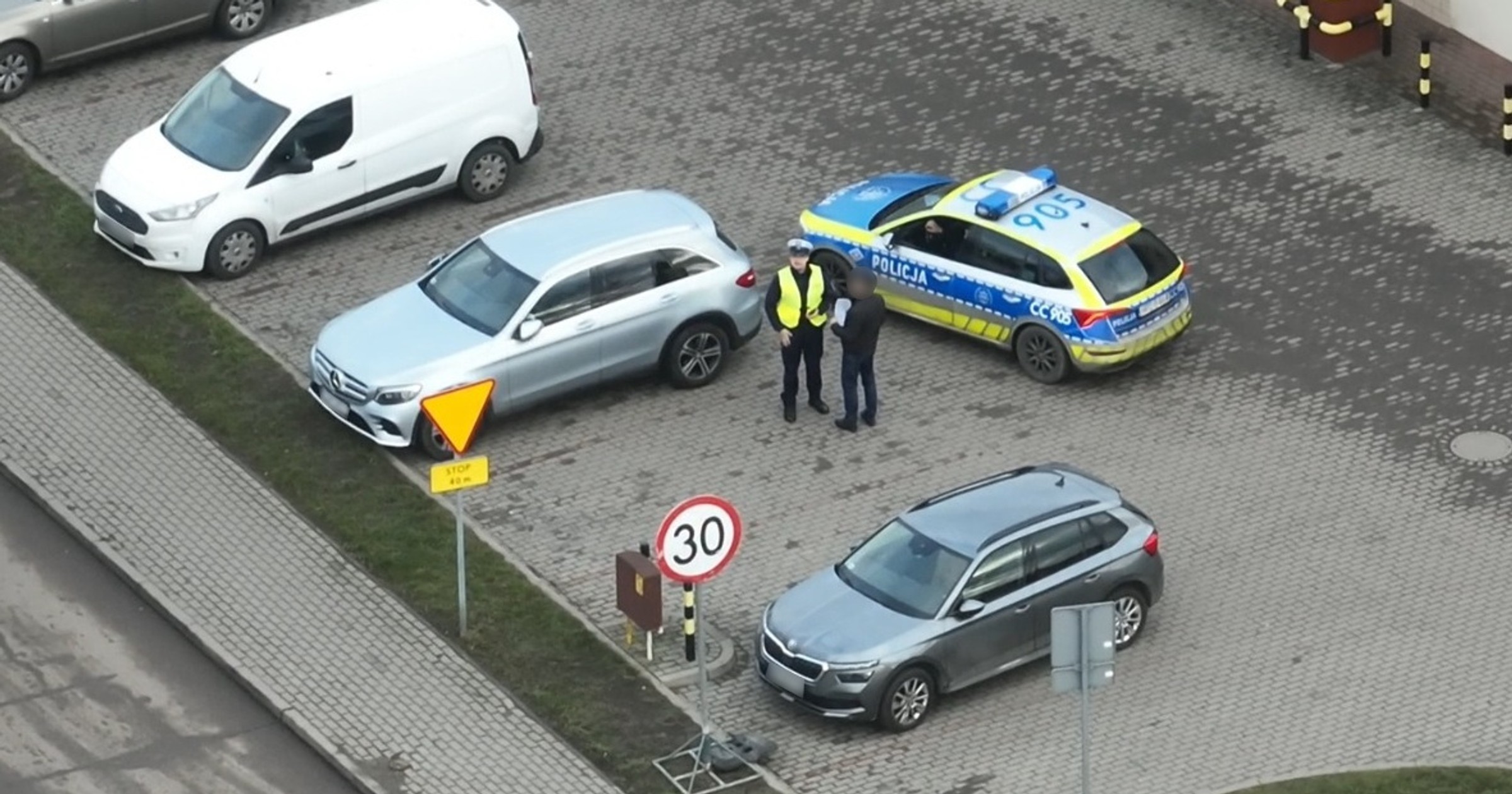 Policjanci obserwowali zachowanie kierowców z drona