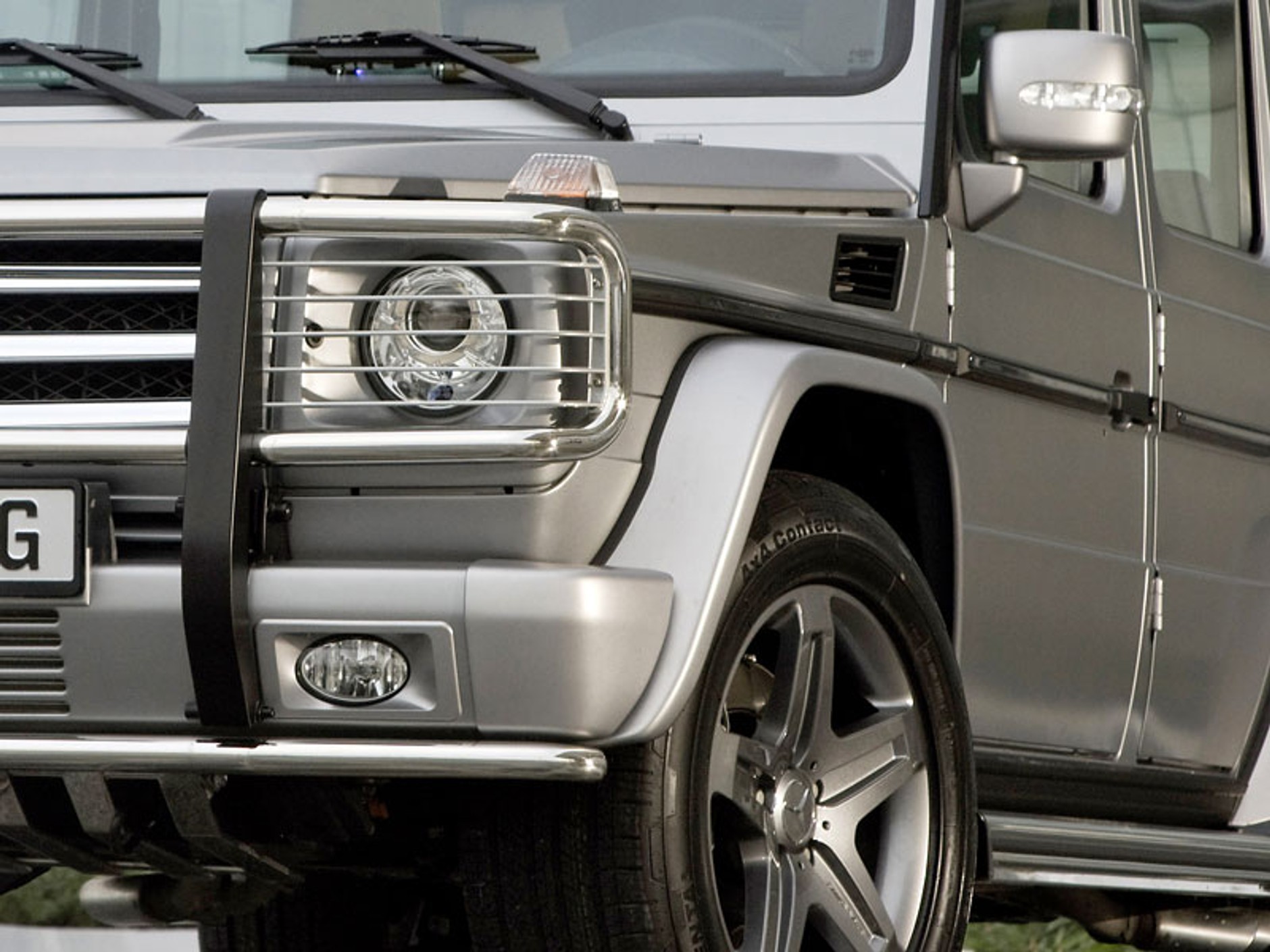 Mercedes-Benz SLS AMG i G 55 AMG Edition 79: złote i srebrne gwiazdy w Dubaju