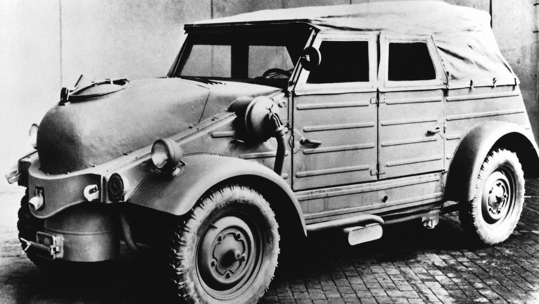 Volkswagen Type 82 z 1944 roku, na gaz drzewny