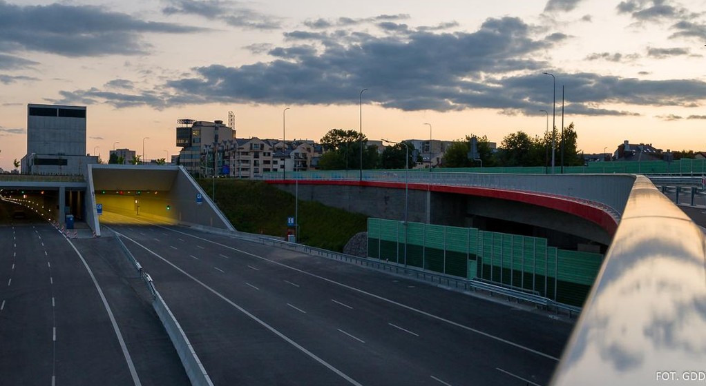 Tunel w ciągu drogi ekspresowej S2 w Warszawie