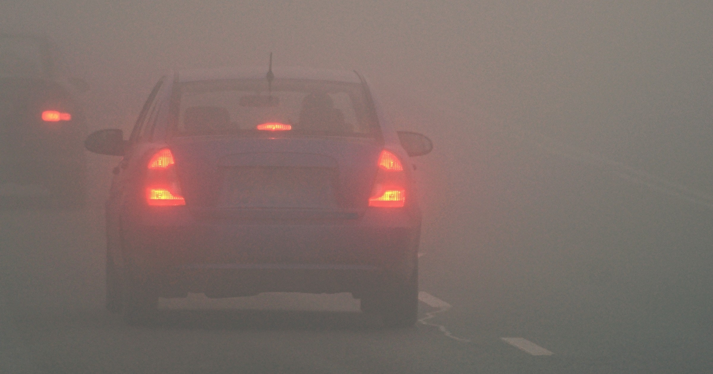 Światła przeciwmgielne można używać w określonych warunkach