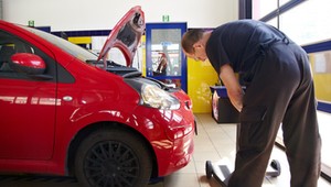 Będą zabierać dowody rejestracyjne jeden za drugim. Nowe badania techniczne jeszcze w tym roku