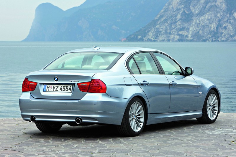 BMW 3: Odmłodzone nadwozie z nową techniką