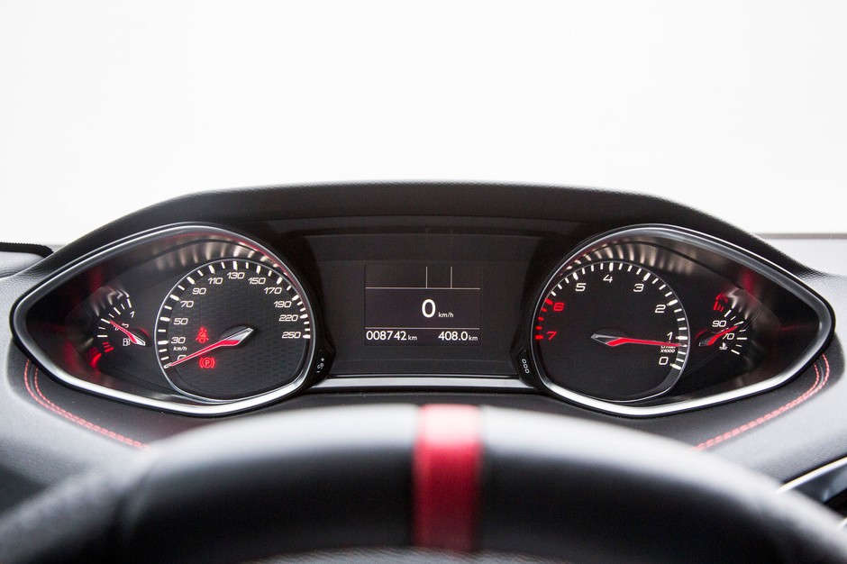 Peugeot 308 GTi - przeniesie cię w świat wyścigów