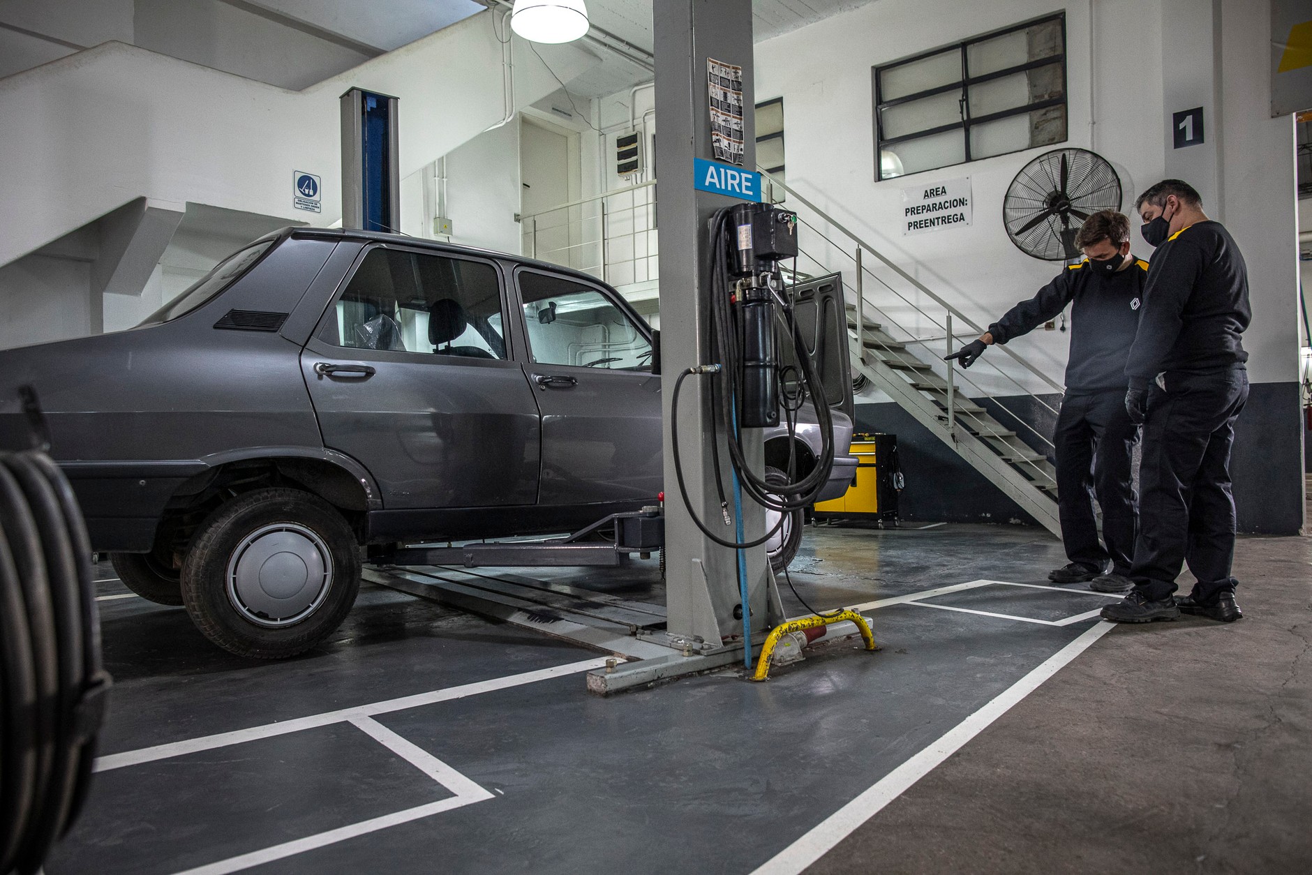 Wnuk kupił dziadkowi wymarzone auto. Piękna historia z Argentyny