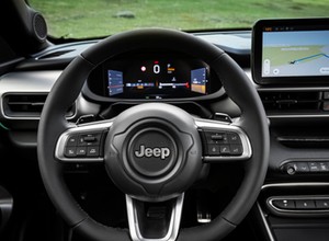 Jeepy w USA wyświetlają reklamy. Klienci szukają sposobu, by to obejść