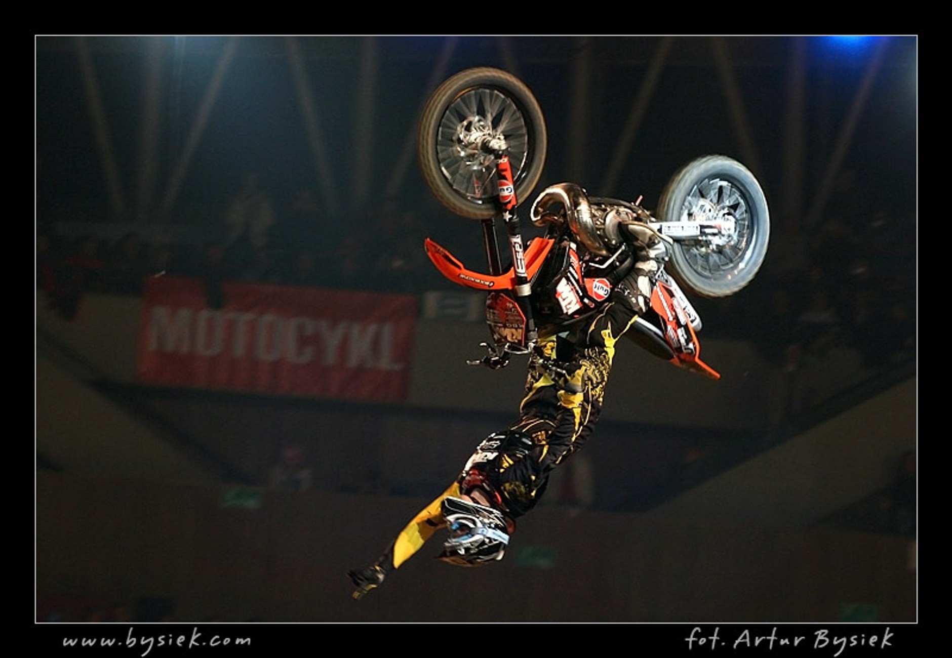 DIVERSE Night of the Jumps - fotografował Artur Bysiek