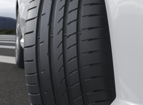 Opona z aktywnym bieżnikiem