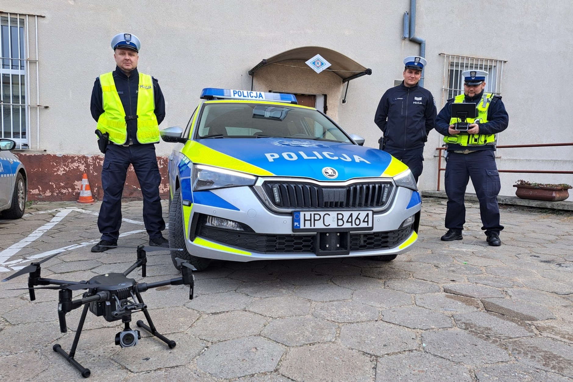 Policjanci przyglądali się kierowcom "z góry". Zwracali uwagę na jedno wykroczenie