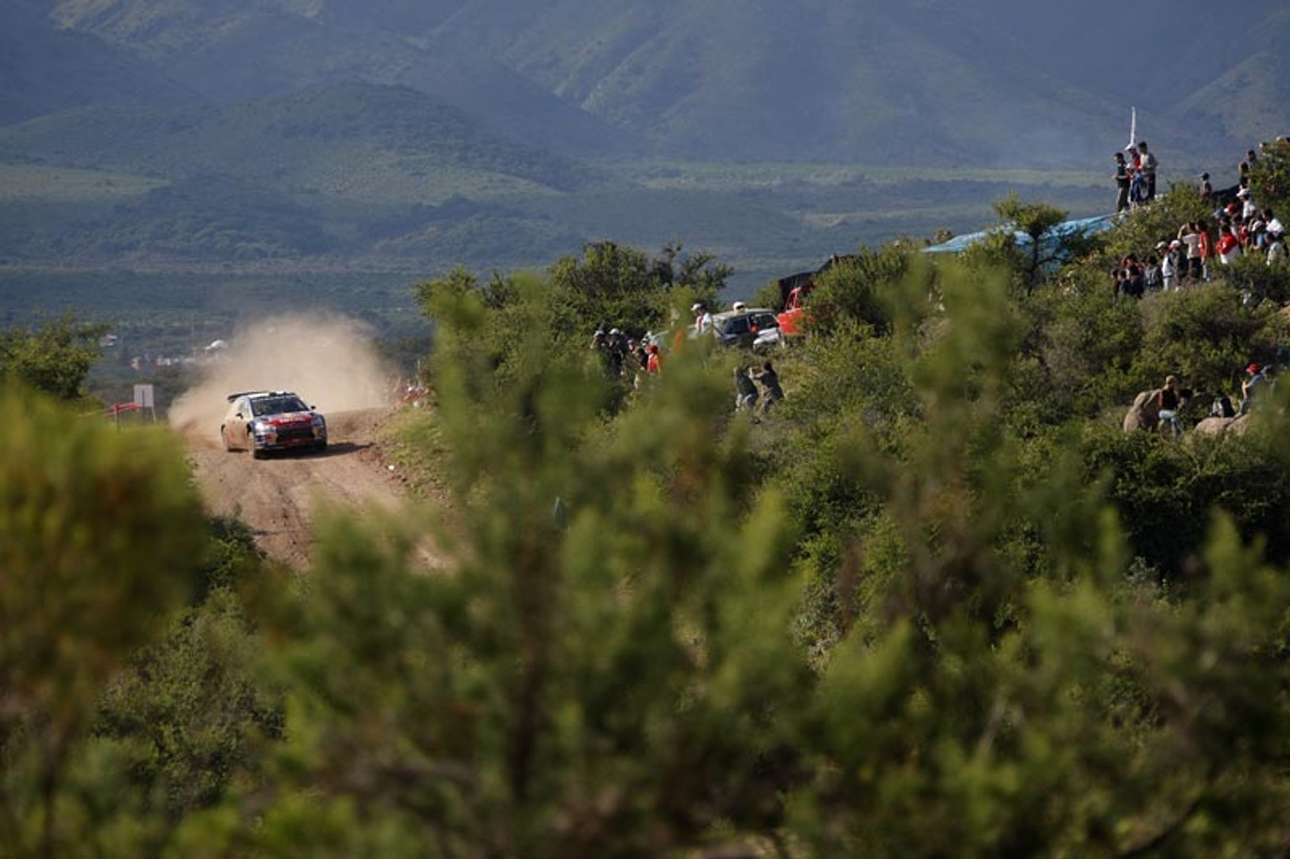 Rajd Argentyny 2008: Loeb zdecydowanym liderem (I. etap)