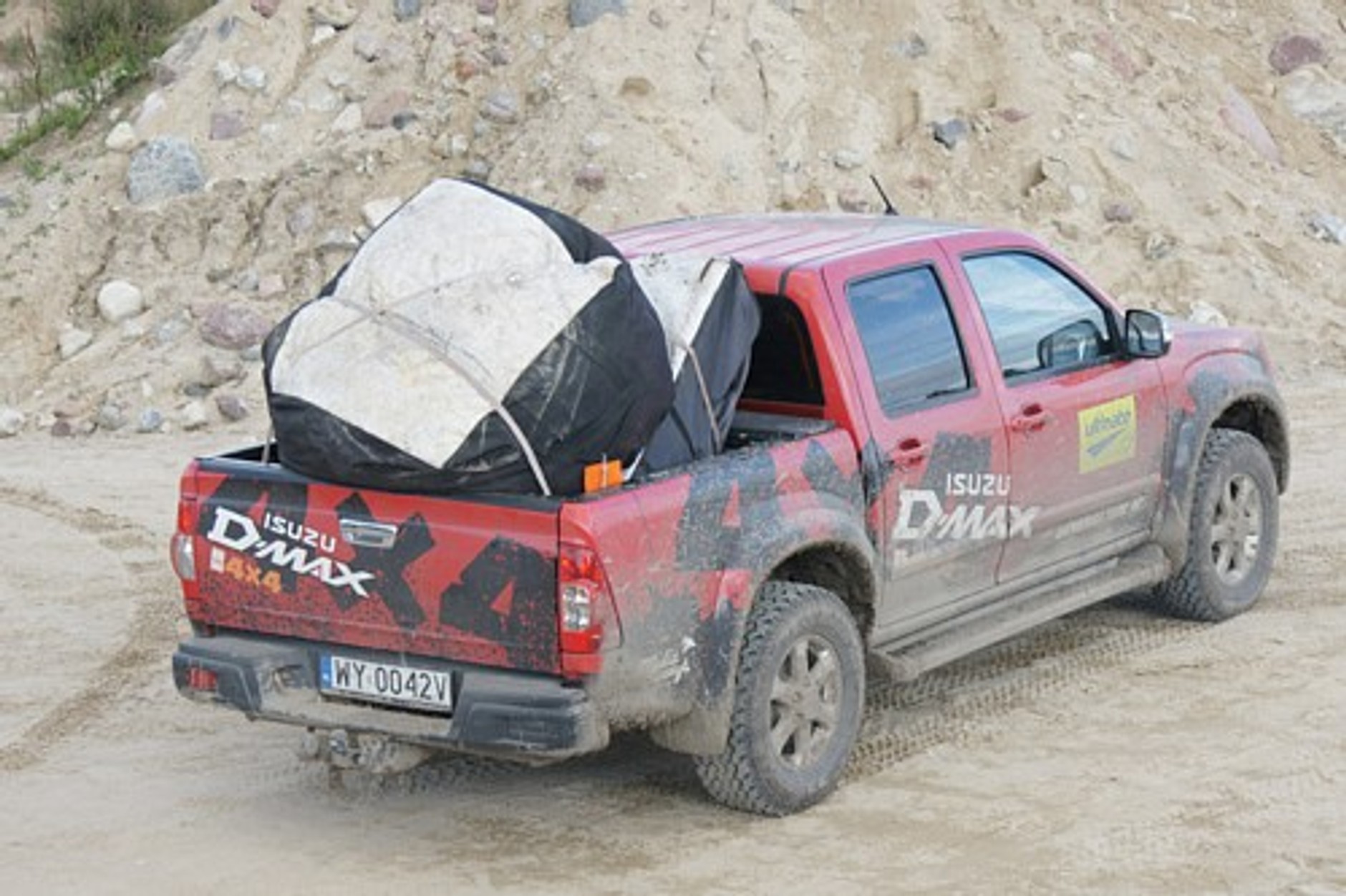 Nowoczesny wielbłąd: Isuzu d-max w teście "transportowym"