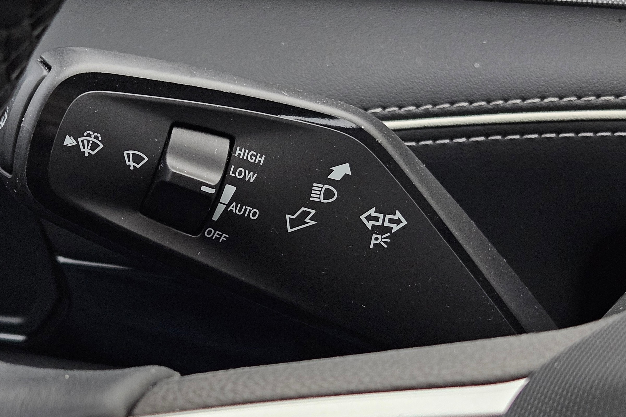 Zimą wyłącz tę funkcję w swoim samochodzie. Może narobić więcej szkód niż pożytku