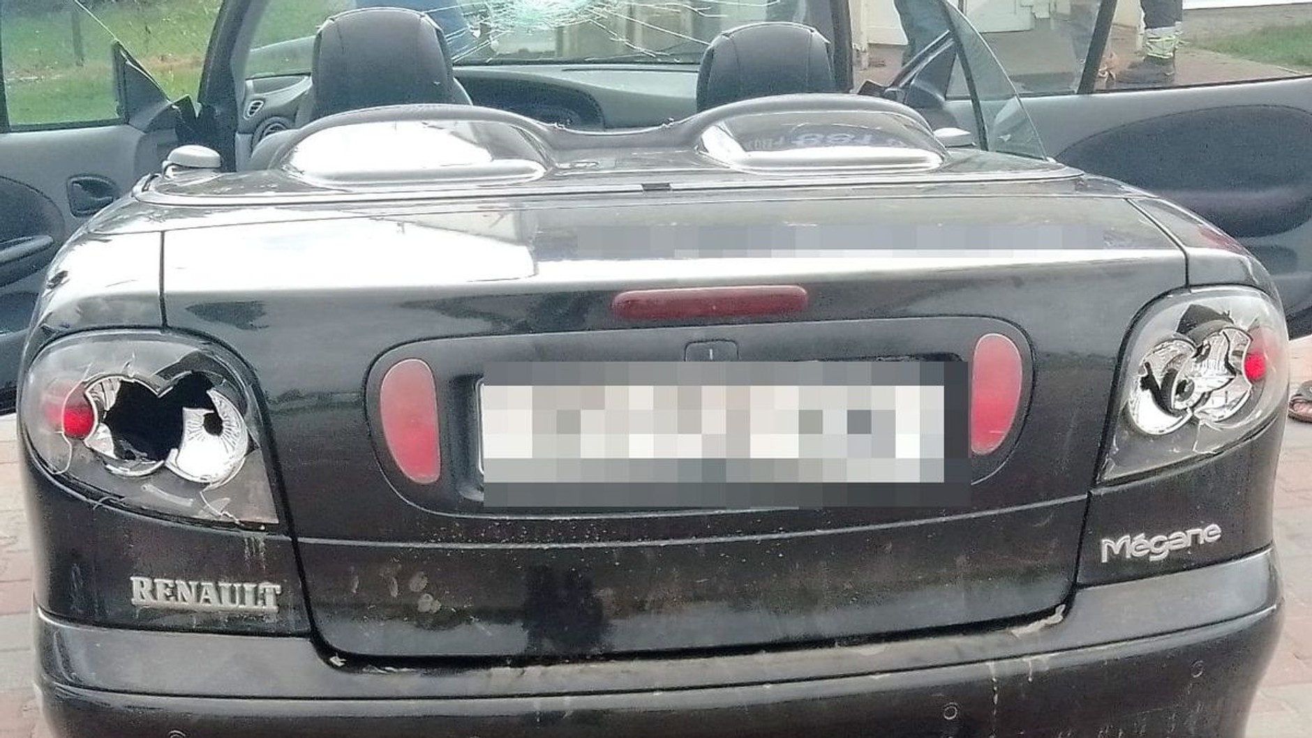 Renault Megane zdemolowane przez pijanego 36-latka