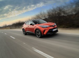 Toyota C-HR GR Sport 2.0 Hybrid – nieco Gazoo, sporo funu