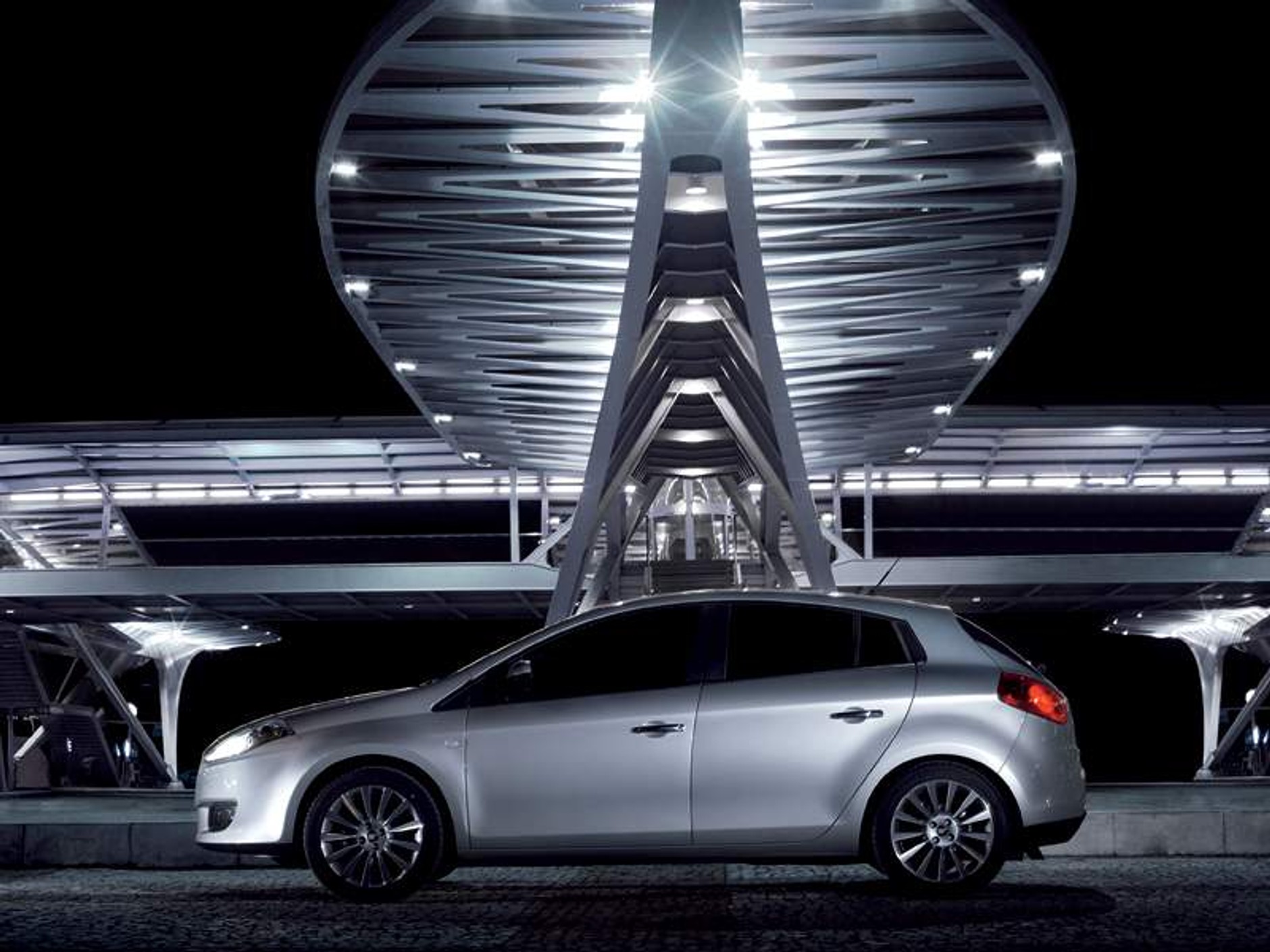 Fiat Bravo: nowy silnik 1,6 JTD (77 kW/105 KM) już na niektórych rynkach