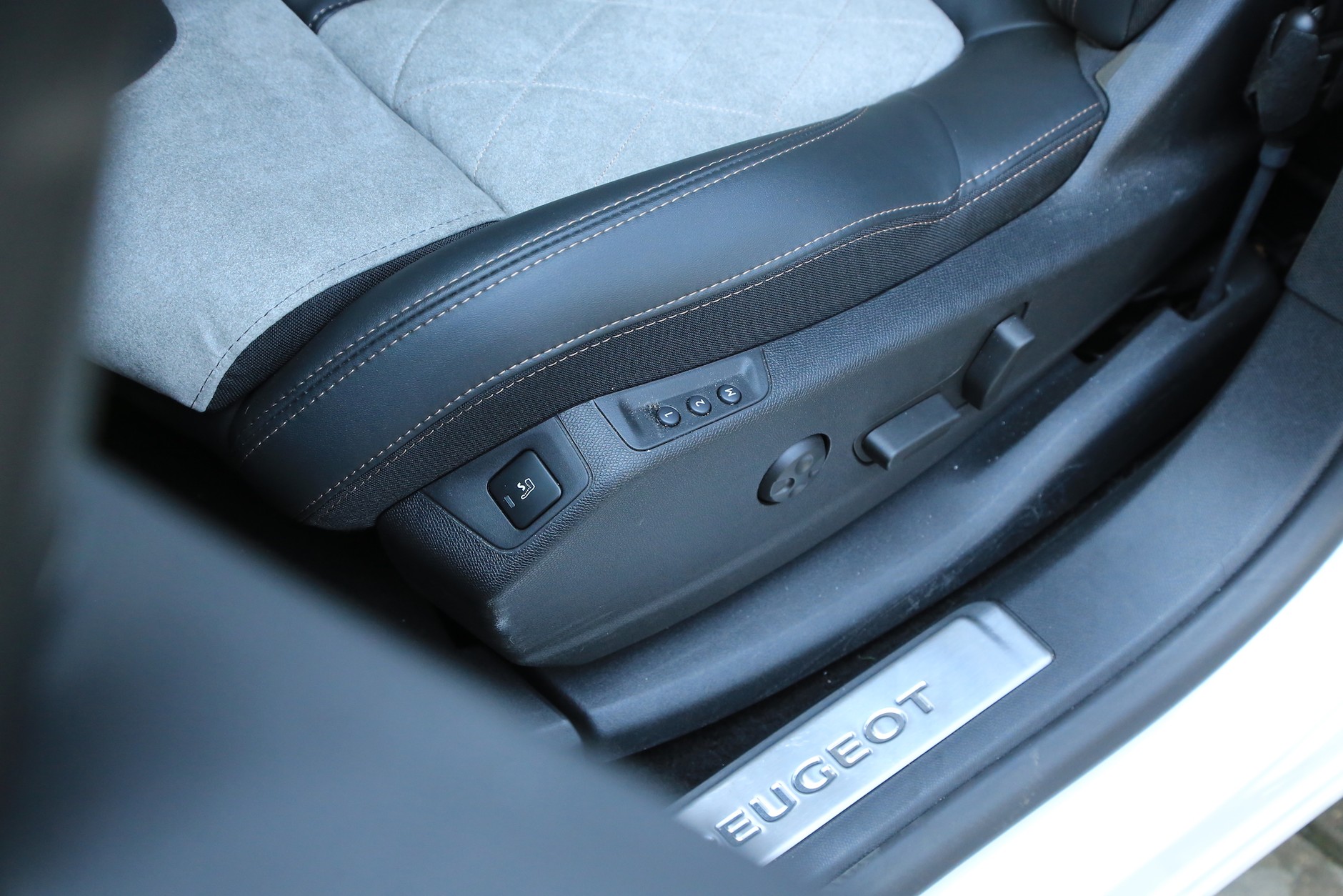 Peugeot 3008 HYbrid4