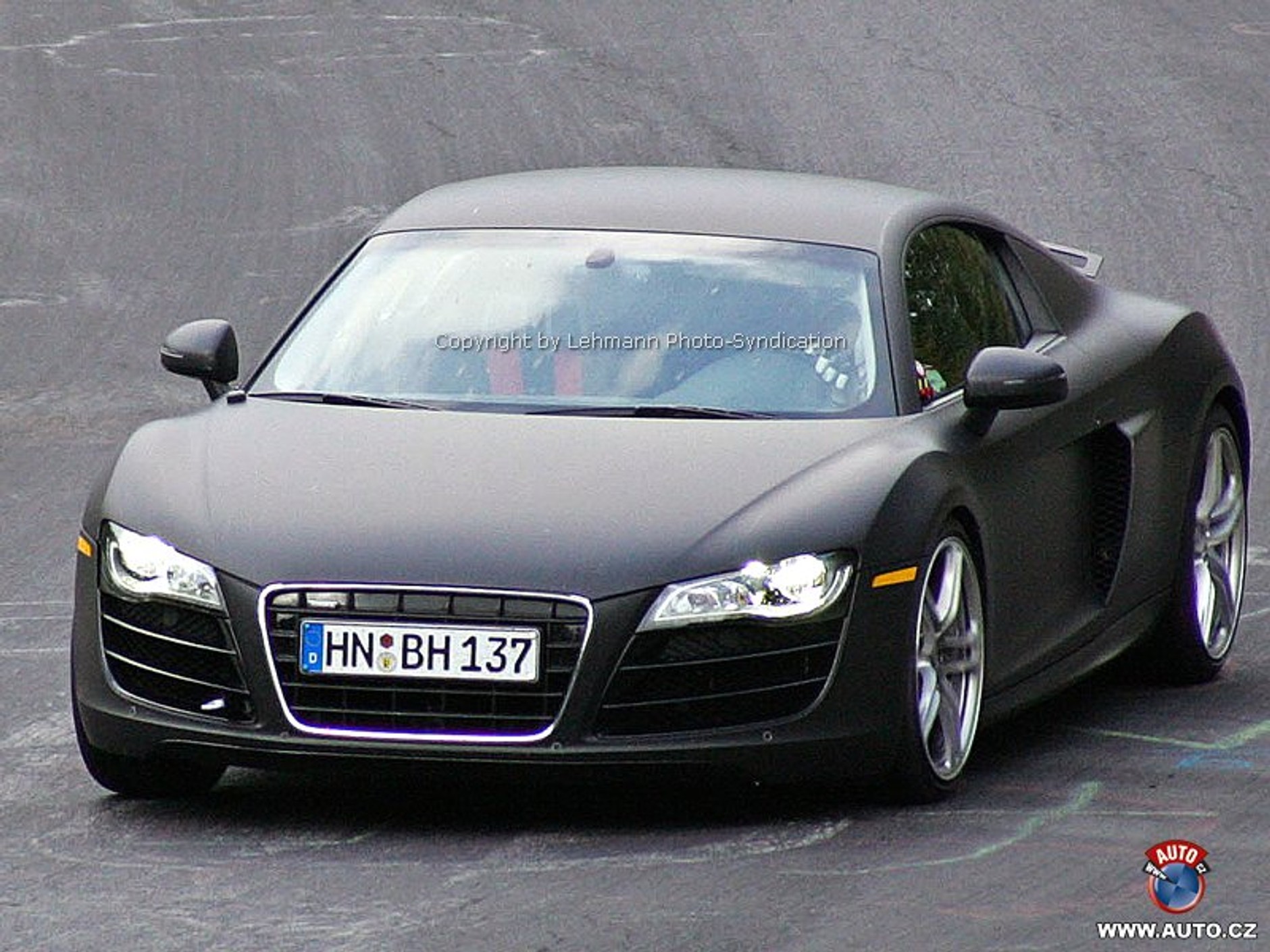 Zdjęcia szpiegowskie: Audi R8 otrzyma silnik 5,0 V10 z Lamborghini Gallardo
