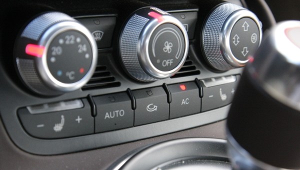 To mechanicy psują nam klimatyzację! Wyjaśniamy, czym grozi nieodpowiedni serwis klimatyzacji