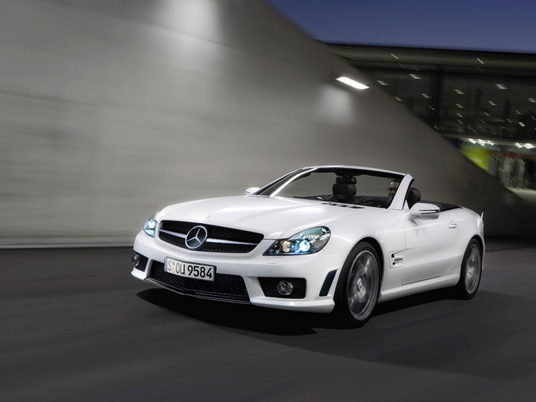 Mercedes-Benz SL 63 AMG Edition IWC: szwajcarska precyzja