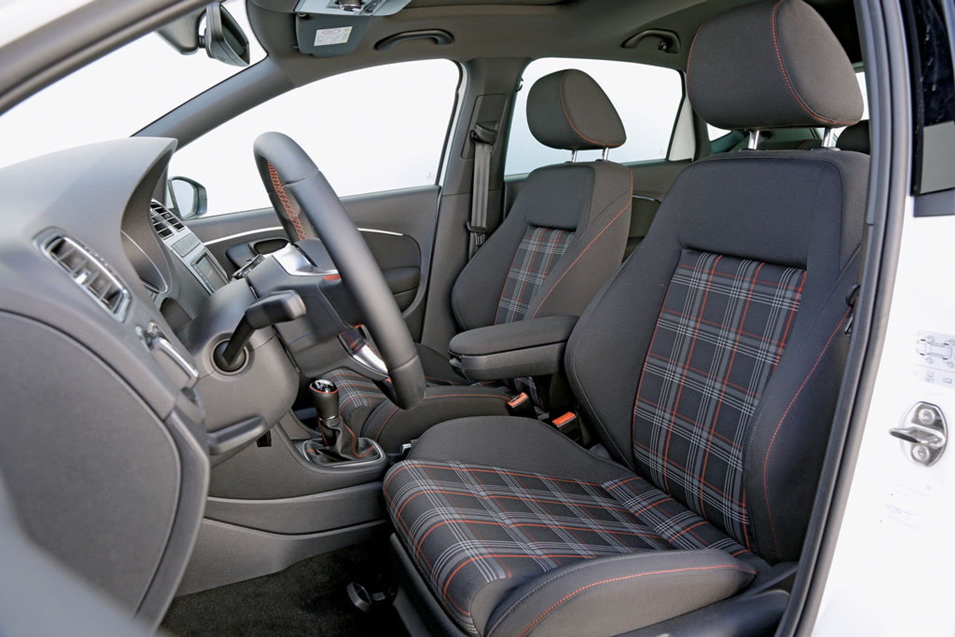 Niby są inne, a jednak... - Nissan Juke Nismo RS kontra VW Polo GTI