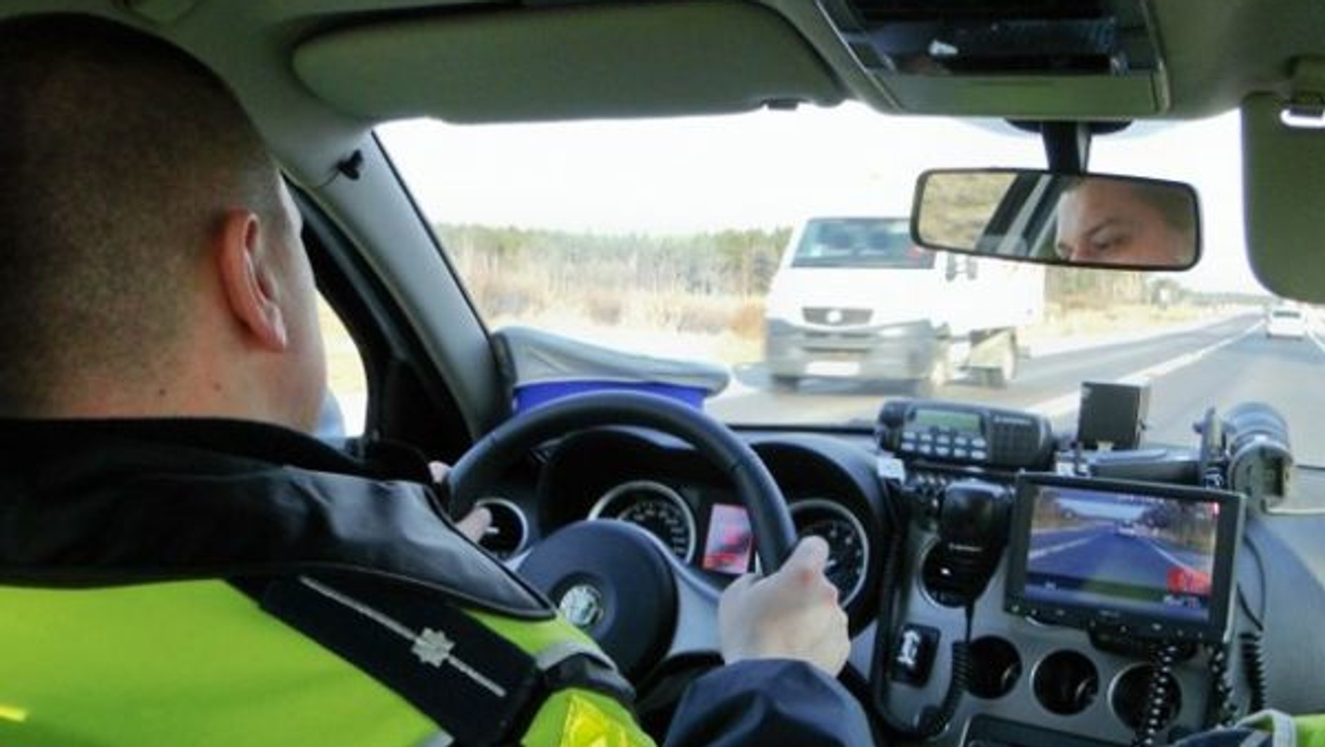 Policja - radiowóz z wideorejestratorem