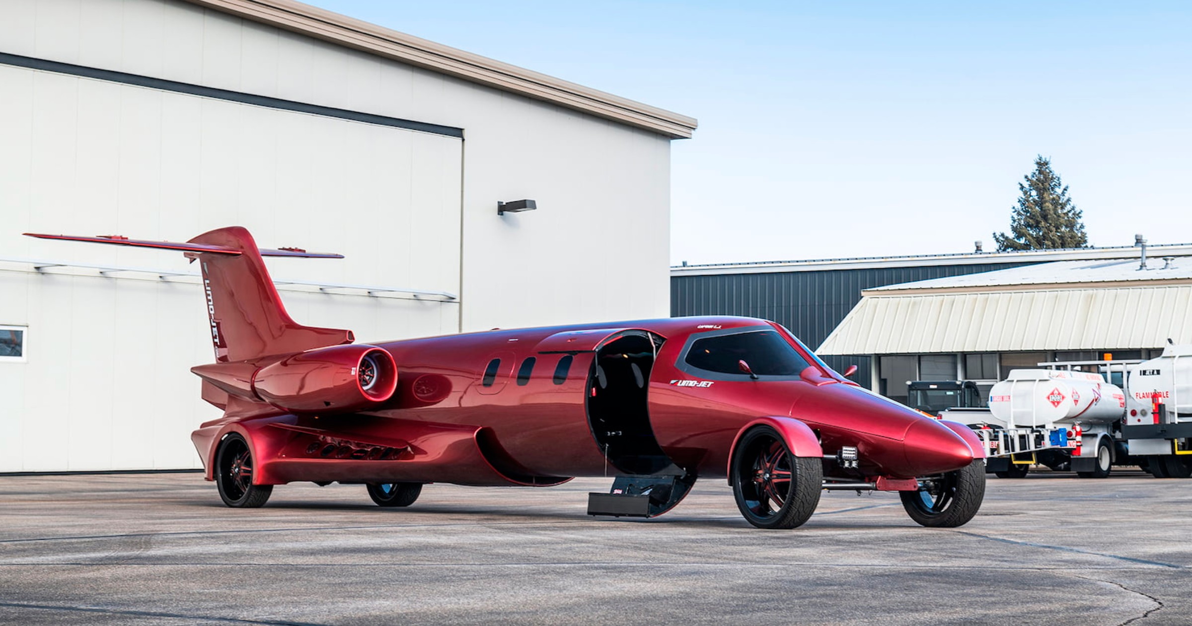 Limo-Jet, czyli limuzyna do wynajęcia w kształcie odrzutowca