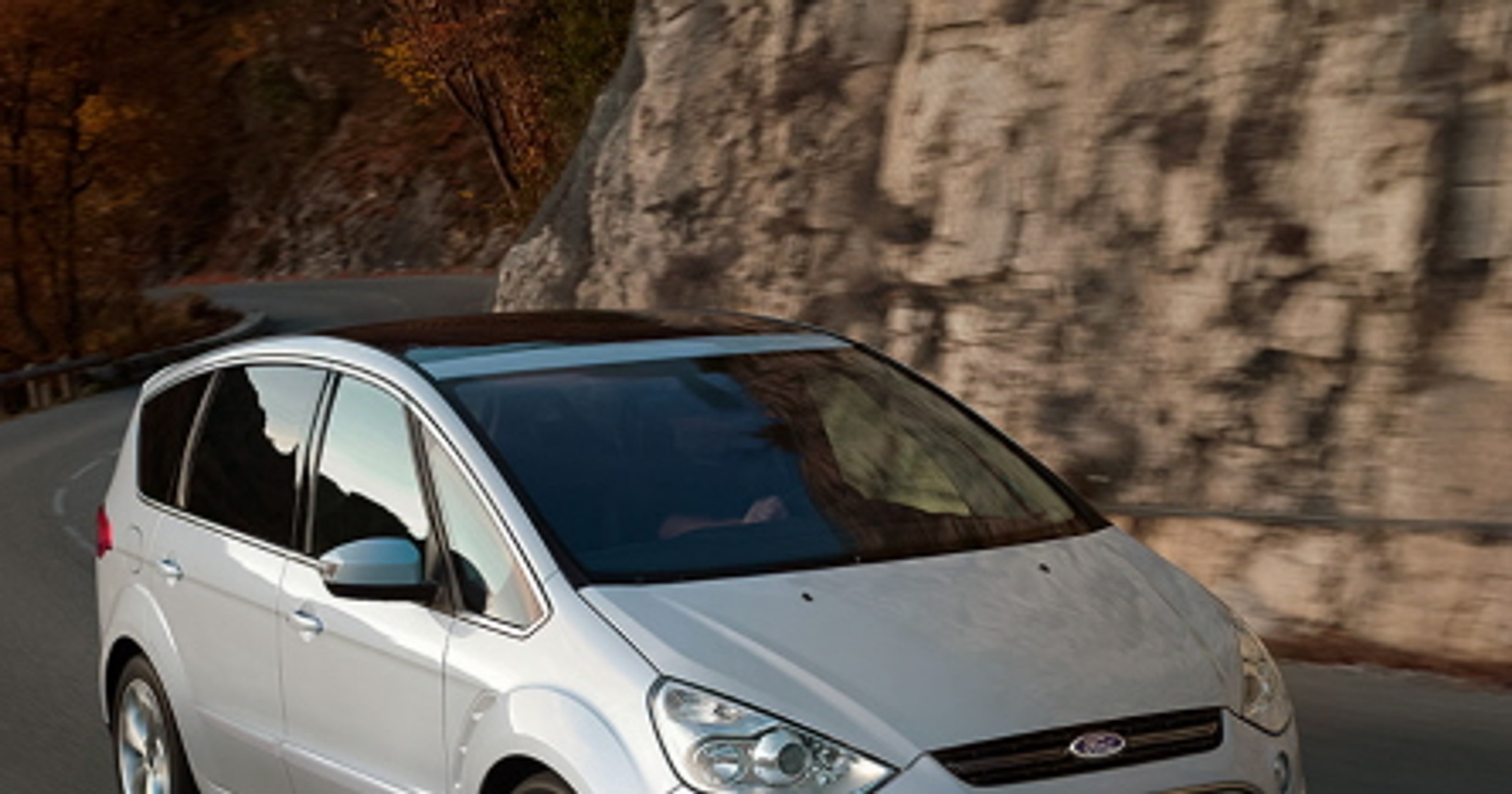 Nowy Ford S-MAX: zmieniony i bardzo dynamiczny