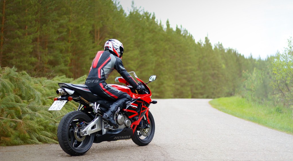 Motocyklista (zdjęcie ilustracyjne)