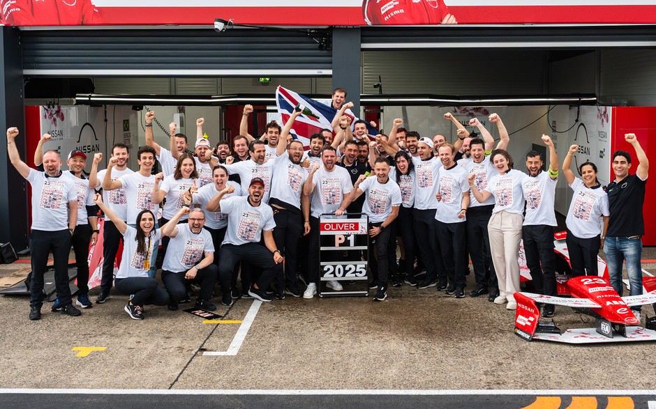 Oliver Rowland z Nissan Formula E Team zdobywa tytuł Mistrza Świata Formuły E podczas E-Prix w Berlinie