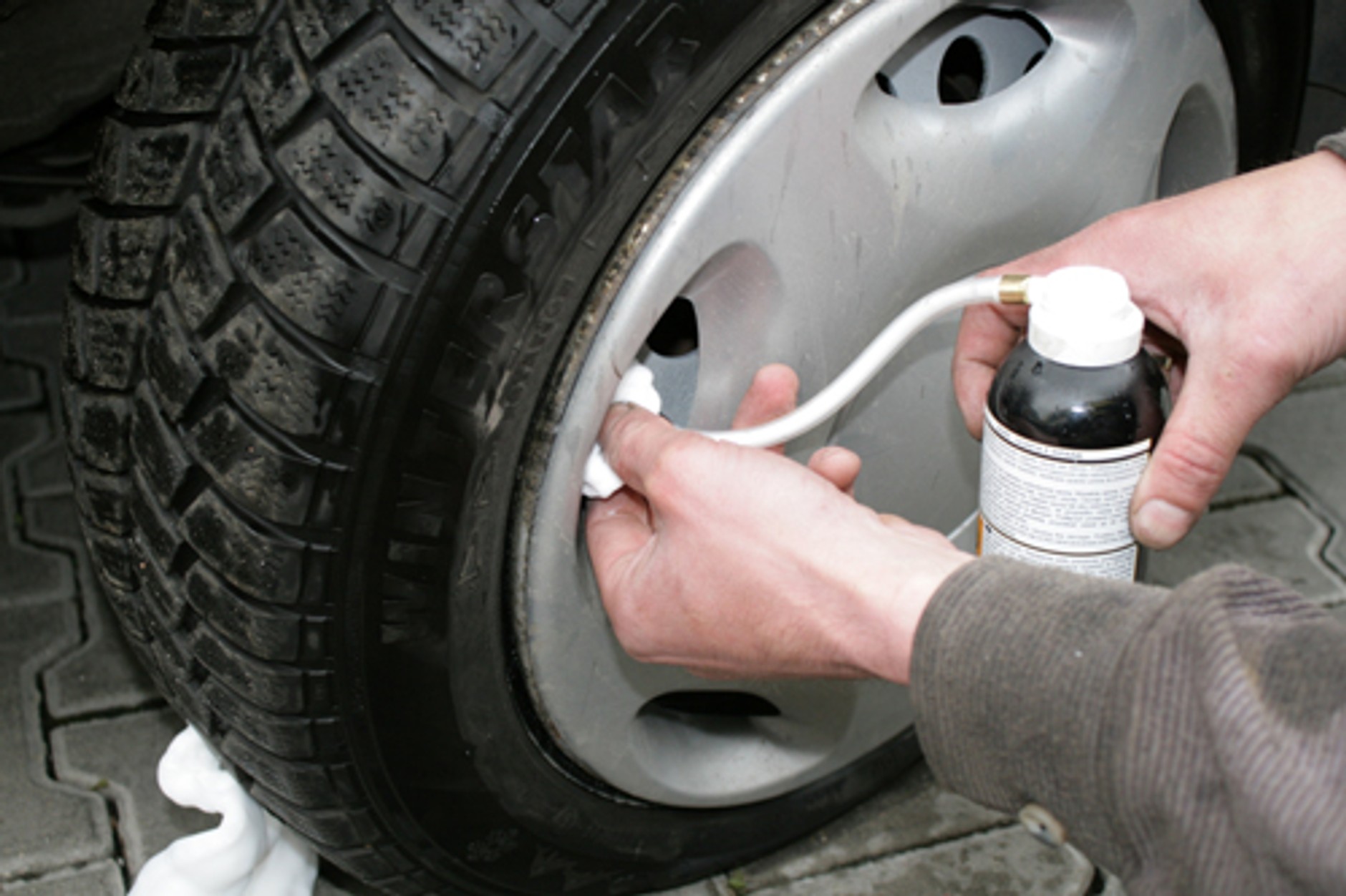 Łatka w spreju - osobisty wulkanizator